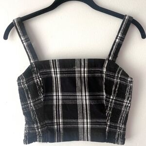 HOLLISTER BLACK AND WHITE PLAID CROP TOP